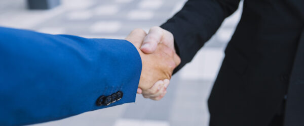 Poignet de main pour accord collaboration