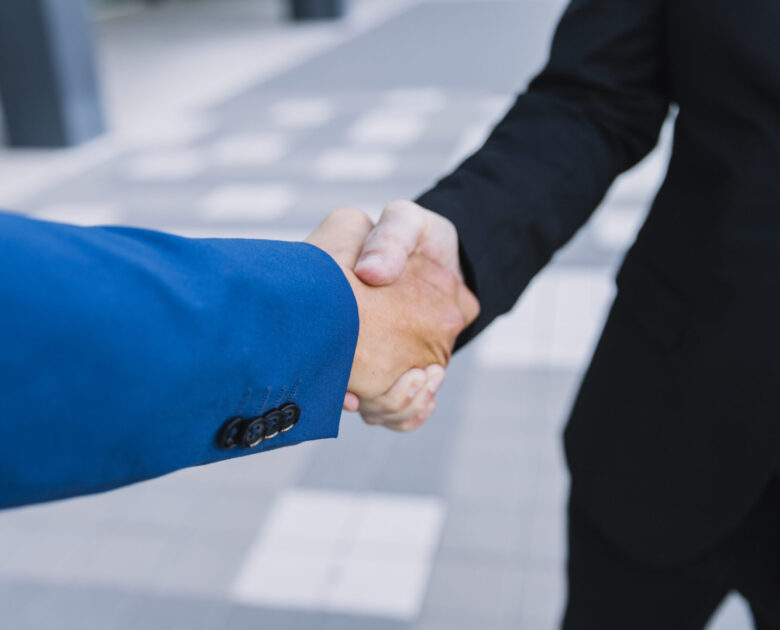 Poignet de main pour accord collaboration