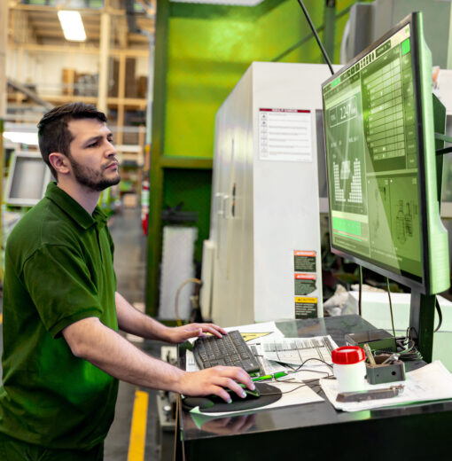 a man working on a computer in a warehouse UP TRACE connectivité